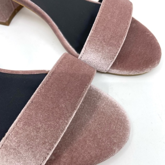 NWOT Catherine Malandrino Velvet Sandals- size 6 - Picture 4 of 7